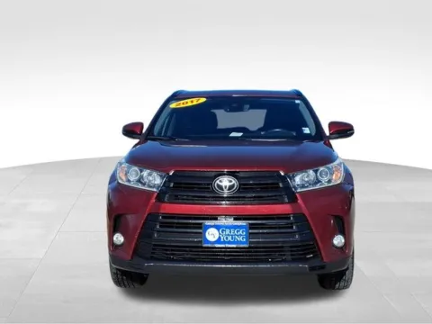 Photos of 2017 Toyota Highlander SE for sale in Columbus, NE at Gregg Young Toyota of Columbus