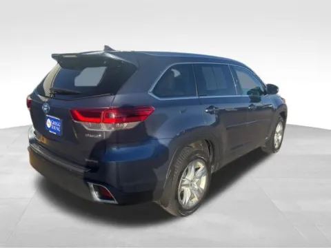 More photos of 2019 Toyota Highlander Hybrid Limited at Gregg Young Toyota of Columbus, NE