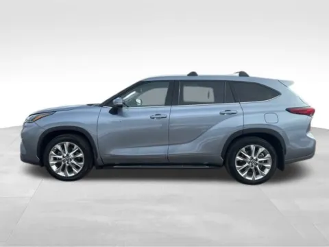 More photos of 2021 Toyota Highlander Hybrid Limited at Gregg Young Toyota of Columbus, NE