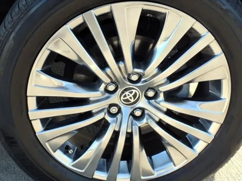 More photos of 2024 Toyota Venza XLE at Gregg Young Toyota of Columbus, NE