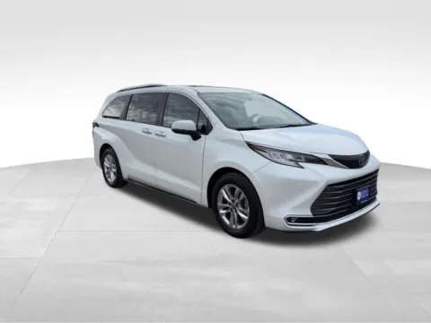 More photos of 2023 Toyota Sienna Limited at Gregg Young Toyota of Columbus, NE