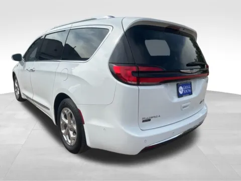 More photos of 2021 Chrysler Pacifica Hybrid Limited at Gregg Young Toyota of Columbus, NE