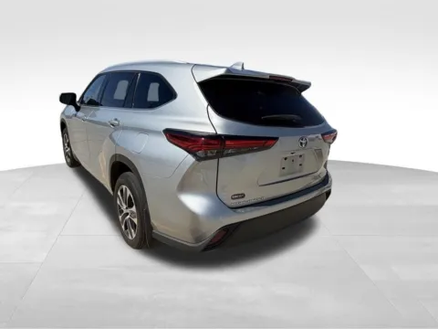 More photos of 2022 Toyota Highlander Hybrid XLE at Gregg Young Toyota of Columbus, NE