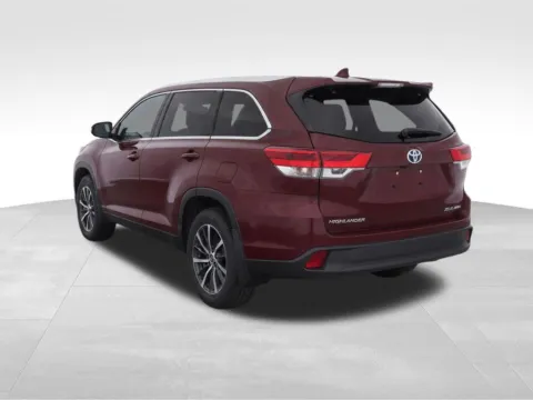 More photos of 2017 Toyota Highlander XLE at Gregg Young Toyota of Columbus, NE