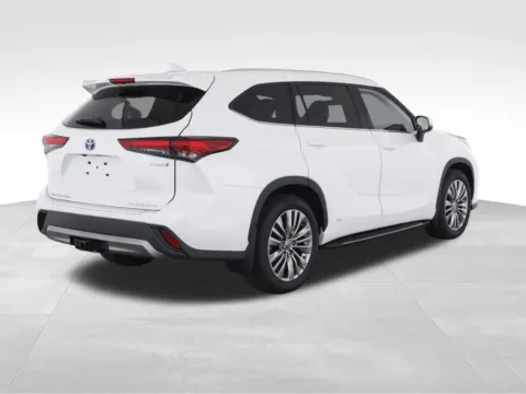 More photos of 2022 Toyota Highlander Hybrid Platinum at Gregg Young Toyota of Columbus, NE