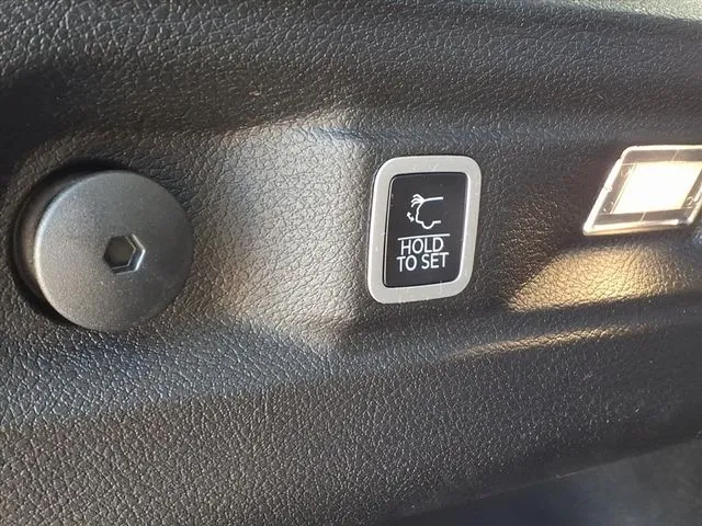 2025 Jeep Grand Cherokee Limited photo 3