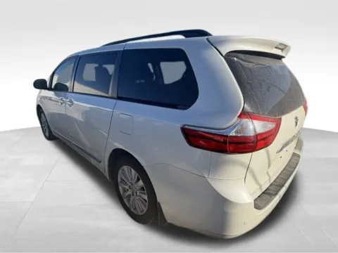 More photos of 2017 Toyota Sienna at Gregg Young Toyota of Columbus, NE