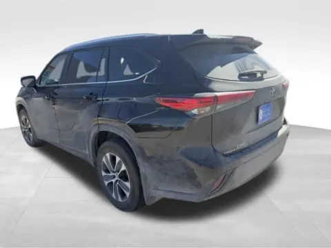 More photos of 2023 Toyota Highlander XLE at Gregg Young Toyota of Columbus, NE