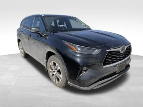 More photos of 2023 Toyota Highlander XLE at Gregg Young Toyota of Columbus, NE