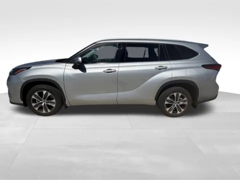 Another view of 2022 Toyota Highlander Hybrid XLE for sale in Columbus, NE at Gregg Young Toyota of Columbus
