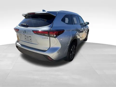 More photos of 2022 Toyota Highlander Hybrid XLE at Gregg Young Toyota of Columbus, NE