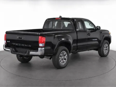 More photos of 2016 Toyota Tacoma SR5 at Gregg Young Toyota of Columbus, NE