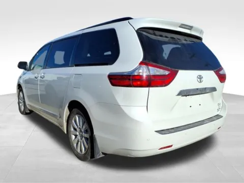 More photos of 2017 Toyota Sienna at Gregg Young Toyota of Columbus, NE