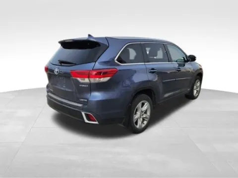 More photos of 2019 Toyota Highlander Hybrid Limited at Gregg Young Toyota of Columbus, NE