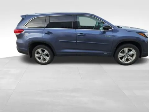 More photos of 2019 Toyota Highlander Hybrid Limited at Gregg Young Toyota of Columbus, NE
