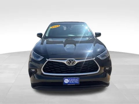 More photos of 2022 Toyota Highlander LE at Gregg Young Toyota of Columbus, NE