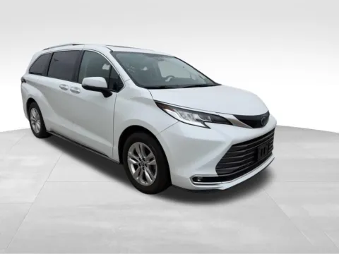 More photos of 2023 Toyota Sienna Limited at Gregg Young Toyota of Columbus, NE