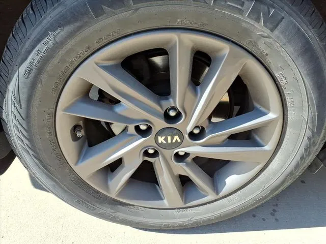 2020 Kia Optima LX photo 4