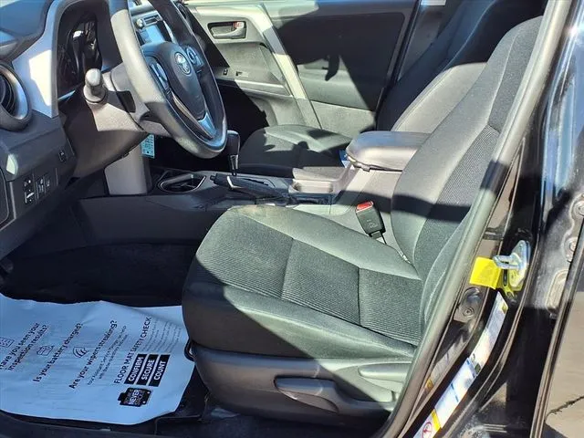 2018 Toyota RAV4 LE photo 3