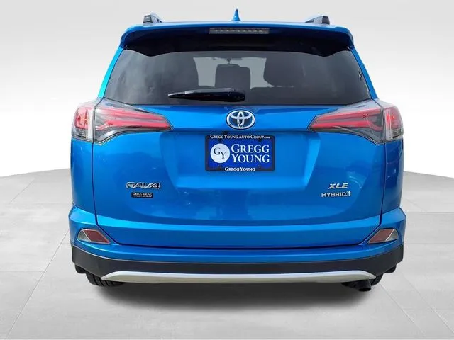 2016 Toyota RAV4 Hybrid XLE photo 2