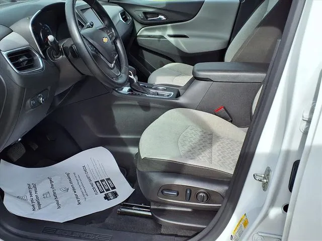 2024 Chevrolet Equinox LT photo 3