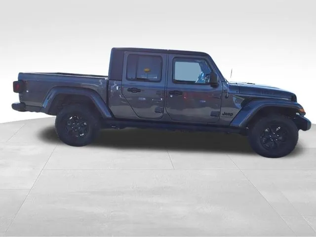 2021 Jeep Gladiator Willys Sport photo 3