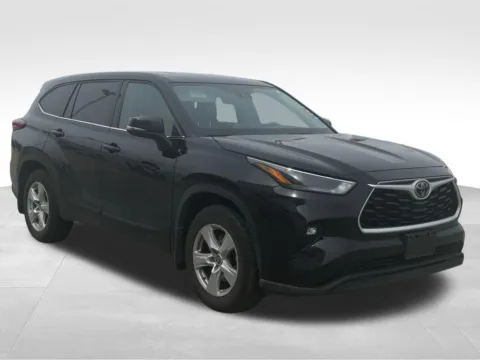More photos of 2022 Toyota Highlander LE at Gregg Young Toyota of Columbus, NE