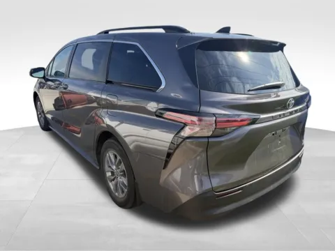 More photos of 2022 Toyota Sienna LE at Gregg Young Toyota of Columbus, NE