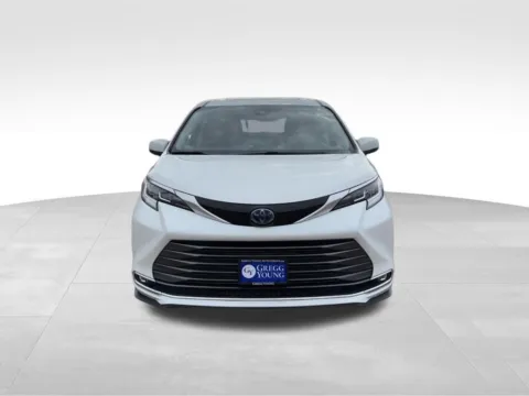 More photos of 2023 Toyota Sienna Limited at Gregg Young Toyota of Columbus, NE