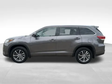 More photos of 2017 Toyota Highlander XLE at Gregg Young Toyota of Columbus, NE