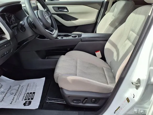 2024 Nissan Rogue SV photo 3