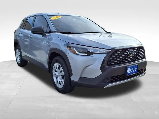 2024 Toyota Corolla Cross L photo 2