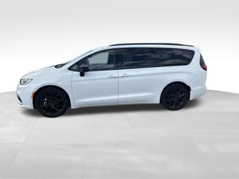 Another view of 2025 Chrysler Pacifica Limited for sale in Atlantic, IA at Gregg Young Chevrolet GMC Atlantic
