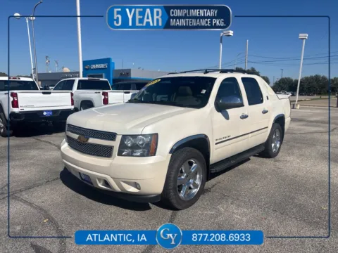 White 2013 Chevrolet Avalanche 1500 LTZ for sale in Atlantic, IA