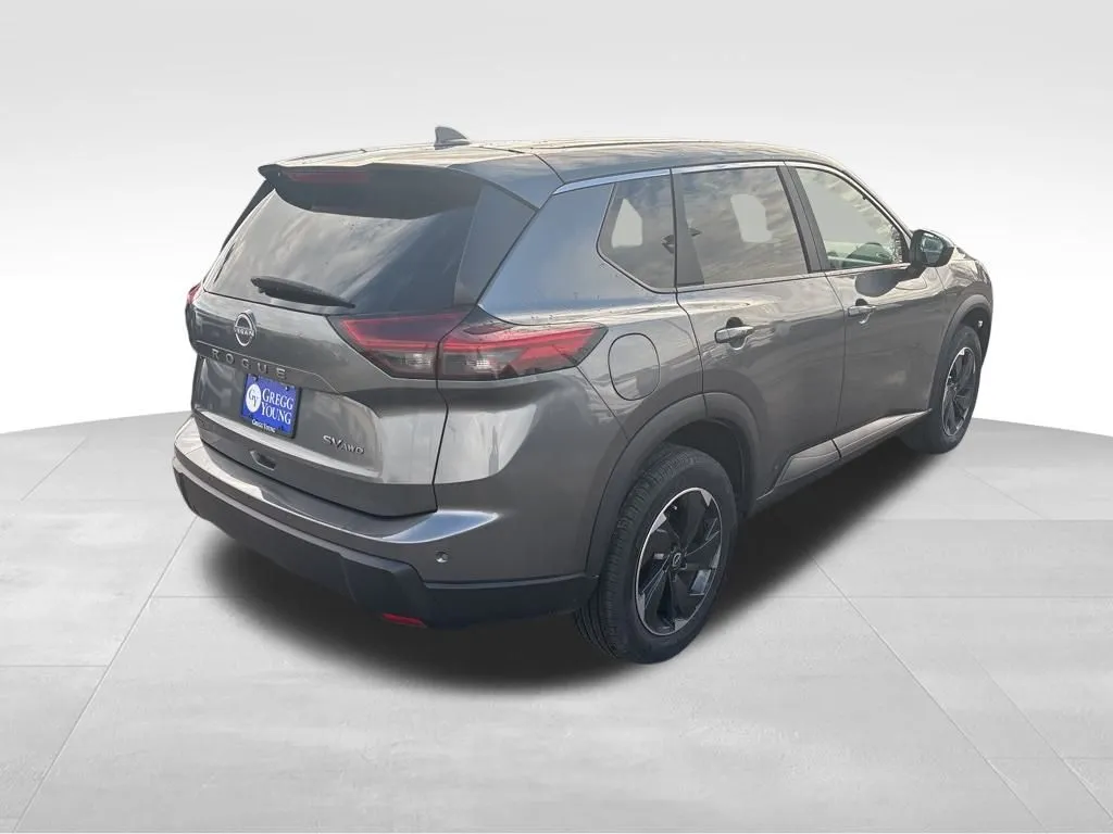 2024 Nissan Rogue SV photo 3