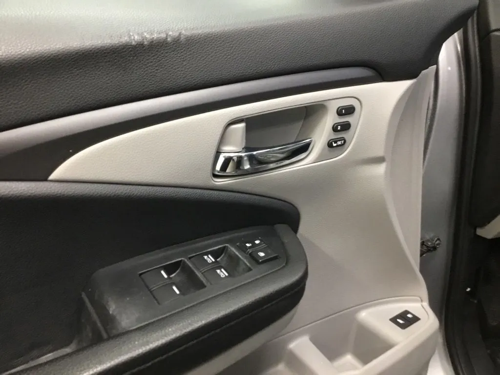 2022 Honda Pilot Special Edition Sport photo 2