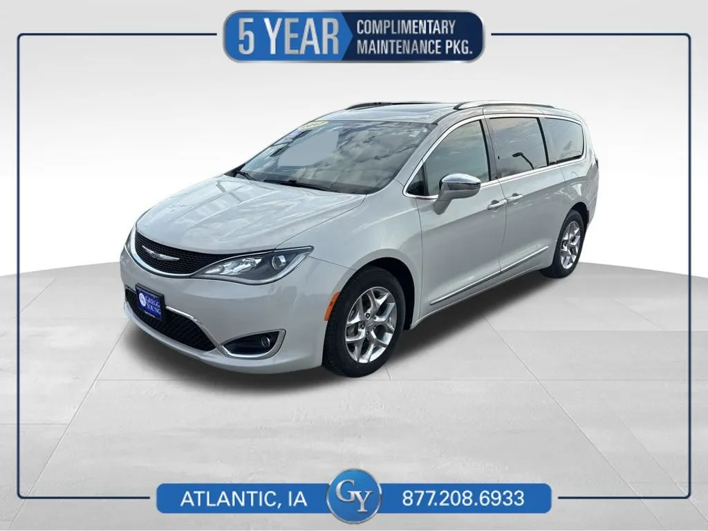 White 2017 Chrysler Pacifica Limited for sale in Atlantic, IA