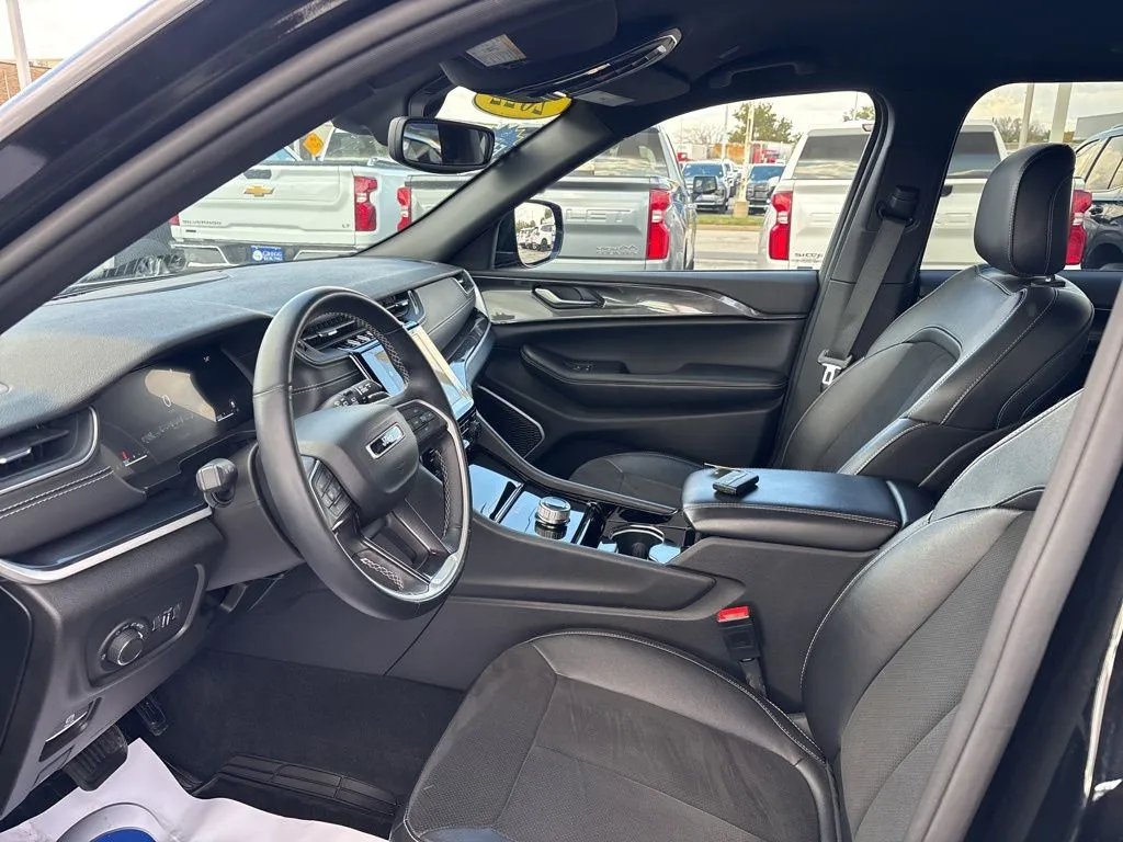 2022 Jeep Grand Cherokee Altitude photo 3