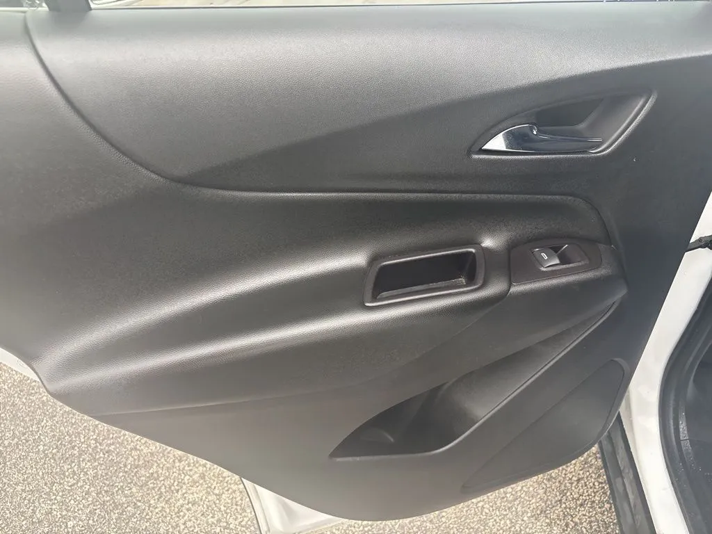 2020 Chevrolet Equinox LT photo 4