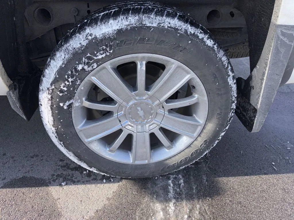 2017 Chevrolet Silverado 1500 High Country photo 3