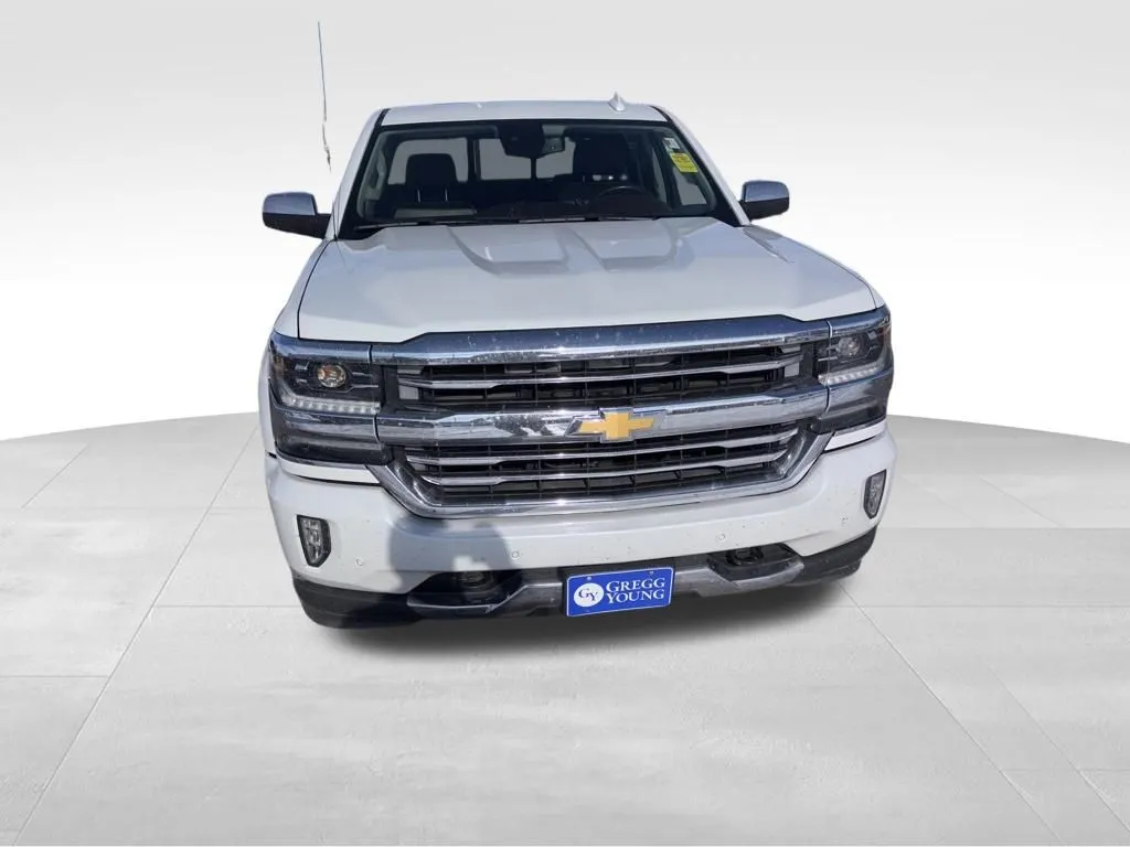 2017 Chevrolet Silverado 1500 High Country photo 2