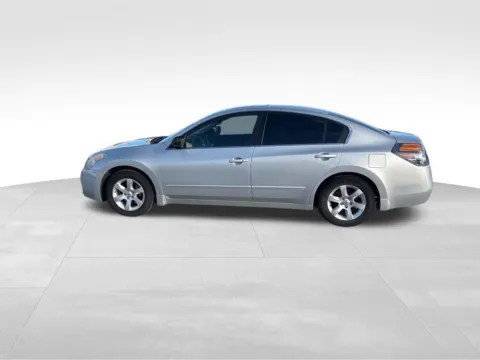 Photos of 2009 Nissan Altima 2.5 S for sale in Atlantic, IA at Gregg Young Automotive of Atlantic