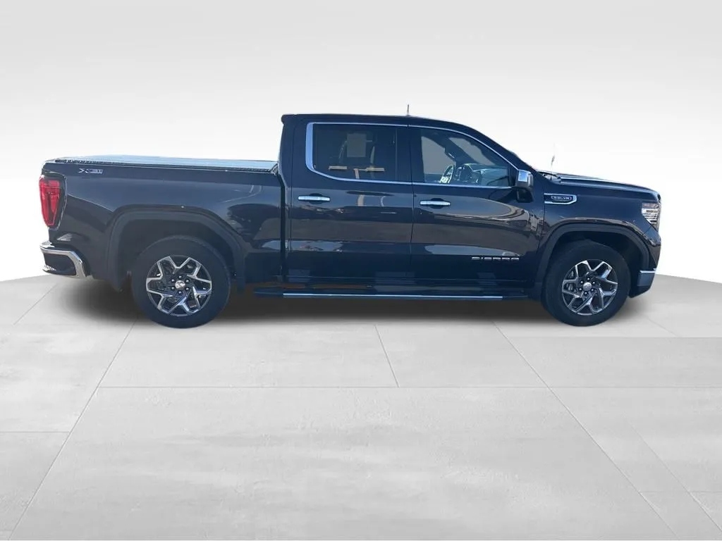 2023 Gmc Sierra 1500 SLT photo 3