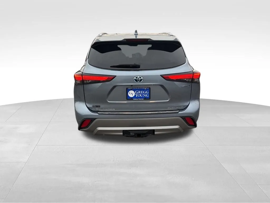 2022 Toyota Highlander Hybrid Platinum photo 2
