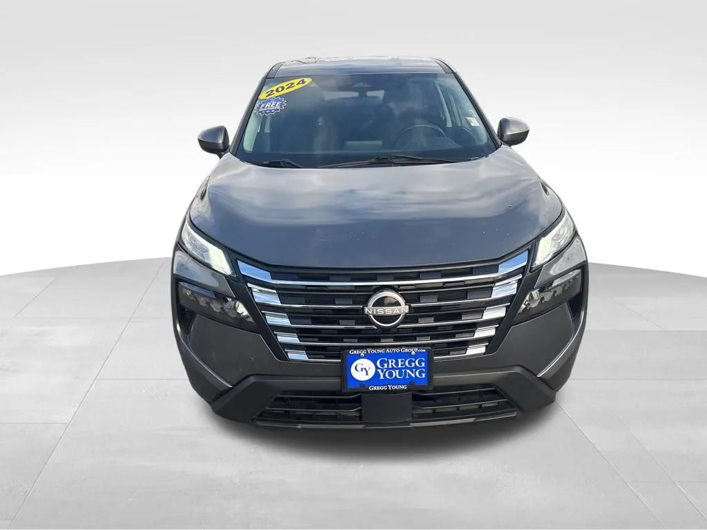 2024 Nissan Rogue SV photo 4