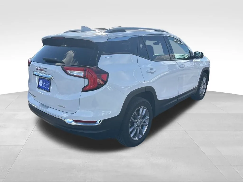 2024 Gmc Terrain SLT photo 3