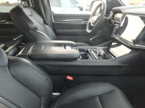 More photos of 2022 Jeep Wagoneer Series III at Gregg Young Chevrolet GMC of Columbus, NE