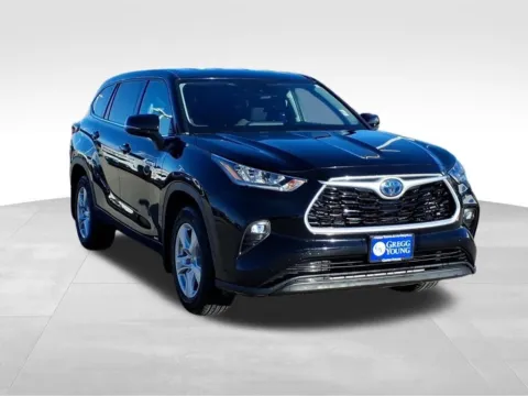 Another view of 2020 Toyota Highlander Hybrid LE for sale in Columbus, NE at Gregg Young Chevrolet GMC of Columbus