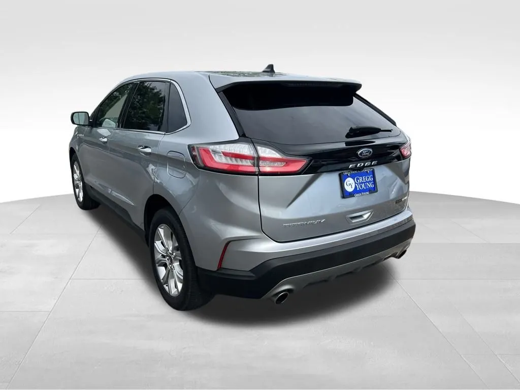 2024 Ford Edge Titanium photo 2