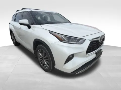 Photos of 2020 Toyota Highlander Platinum for sale in Columbus, NE at Gregg Young Chevrolet GMC of Columbus